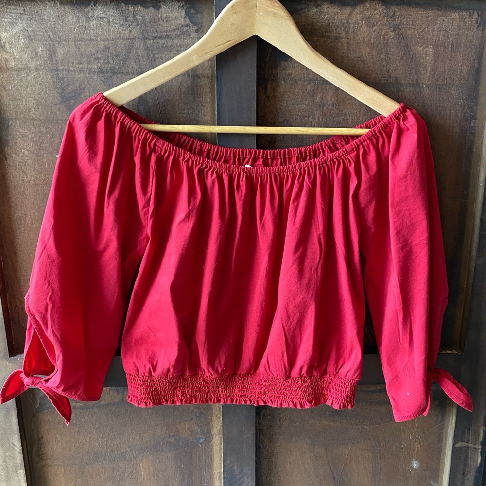 Hollister ‘off the shoulder’ top - worn Once!!